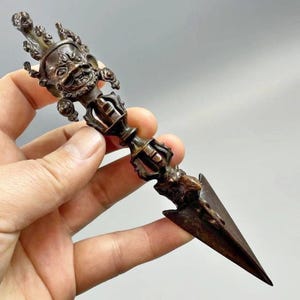 Retro kopparfärgad visdomskung Vajra-prydnad, tibetansk buddhistisk ritualredskap, skrivbordsdekoration.