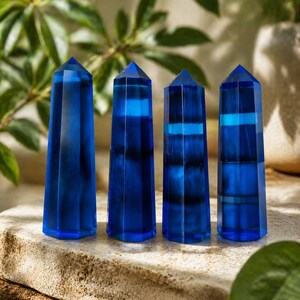 Set van 5 blauwe glazen obelisktorens – healing meditatie chakra decor (75-80 mm)