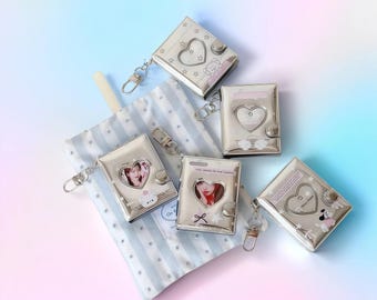Llavero mini álbum de fotos / Soporte para tarjetas fotográficas de 5 cm / Corazón kawaii / Llavero / Regalo para parejas y mejores amigos / Charm de libro de fotos DIY