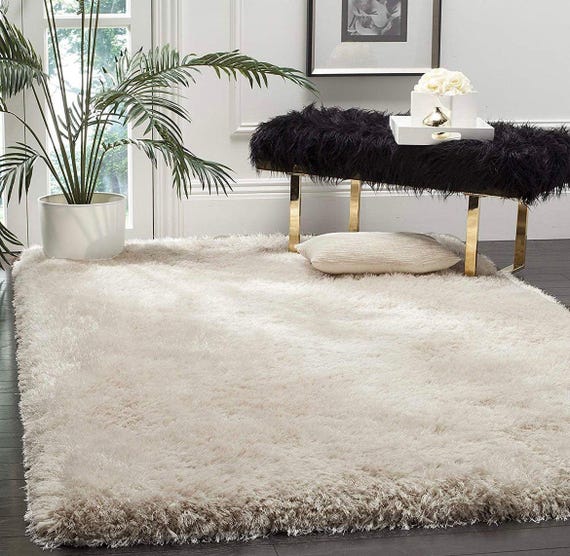 Hand-Tufted Wool Shaggy Rug – Soft Ivory Plush Carpet for Nordic Style Interiors