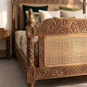 Estructura de cama de caña tallada a mano, cama con dosel de ratán estilo bohemio vintage