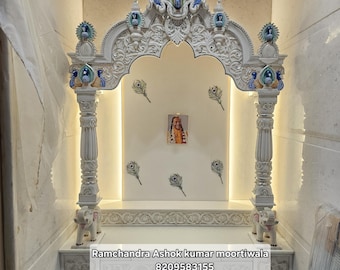 Templo con diseño de pavo real blanco