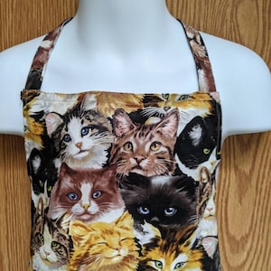 Child's kids full apron kitten faces size fits 8 to 12