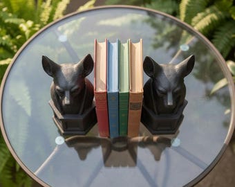 Sujetalibros con elegante escultura de búho: soportes decorativos de metal para libros, ideales para el hogar y la oficina.