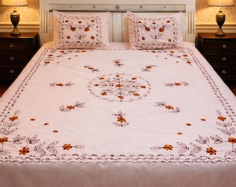 Lençol de casal bordado com flores em tons de pêssego e fronhas | Estampa marrom e laranja