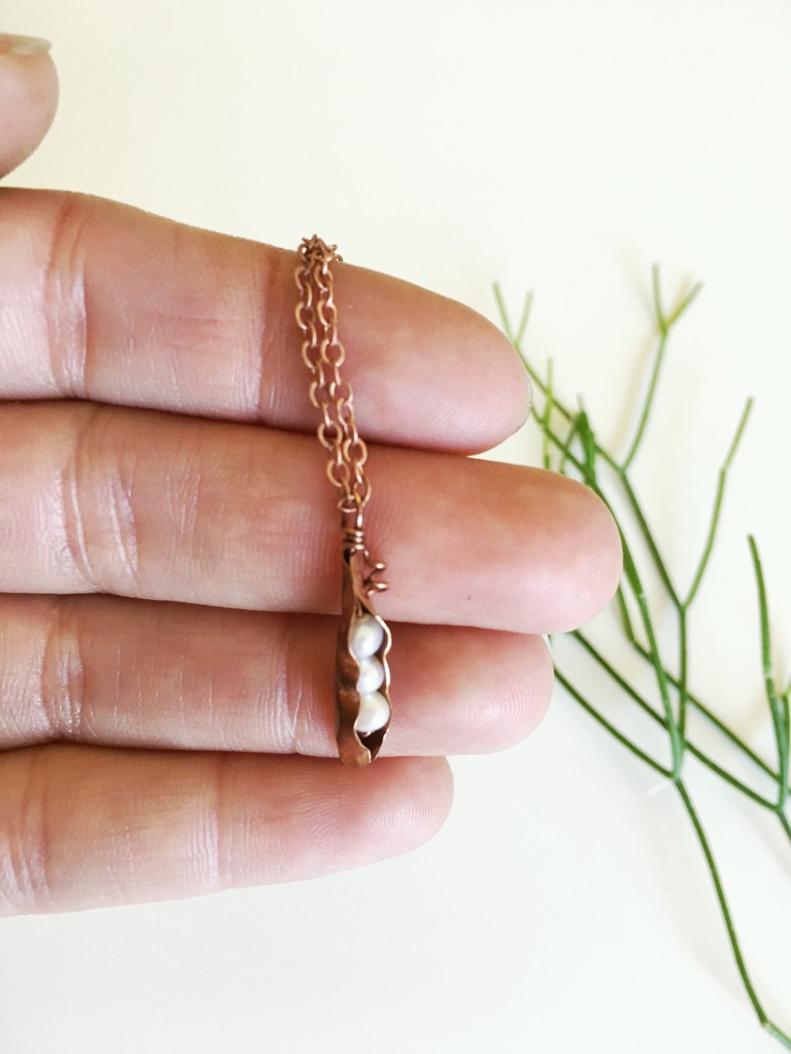 Pearl pea pod necklace clearance