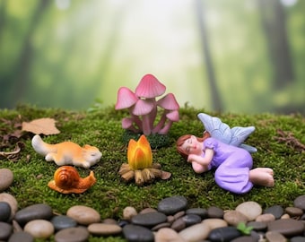 Set de hadas en miniatura Mystic Dreamland, Hada de lavanda durmiente, Ardilla, Caracol, Rincón de fogata, Setas rosas