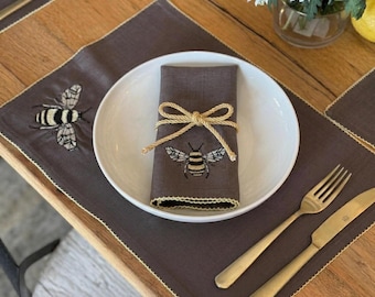 6-delige bij-geborduurde tafelset | Bundel linnen placemat, servet en onderzetter | Modern eetdecor | Gastvrouw cadeau