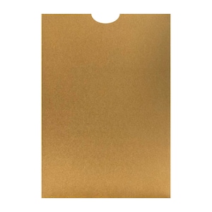 Può includere: Un set di tre tazze in ceramica con finitura opaca e macchiettata. Le tazze sono nei toni del crema, grigio chiaro e grigio scuro. Ogni tazza ha un design semplice e minimalista.