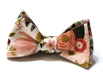 Rose Garden Party Floral Bow Tie - Rifle Paper Co Fabric - Pocket Square - Wedding Bow Tie - Mariage tendance - Cadeau de mariage - Fait main - LRG