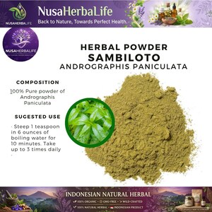 Op de afbeelding: Afbeelding van kruidenpoeder met de tekst "HERBAL POWDER SAMBILOTO ANDROGRAPHIS PANICULATA." De afbeelding bevat ook tekst over de samenstelling en het voorgestelde gebruik van het poeder. Een groene cirkel toont een close-up van de plant.