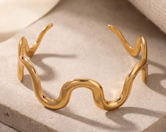 Pulsera abierta ondulada dorada, brazalete minimalista de acero inoxidable, joyería escultural de moda para mujer, regalo de pulsera llamativa moderna