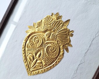 Gouden Heilig hart kunst in zwart houten lijst | Folie reliëf op ambachtelijk papier,  23,5cmx31,5cmx1,7cm