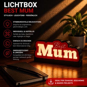 Könnte beinhalten: Eine schwarze und rote LED-Leuchtbox mit dem Schriftzug "Best Mum" in Weiß. Die Leuchtbox steht auf einer Holzoberfläche, im Vordergrund ein Notizbuch und ein Stift. Der Text "LICHTBOX" steht oben.