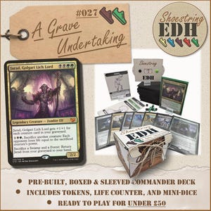 Puede incluir: Mazo Commander "A Grave Undertaking" con una carta de Jarad, Golgari Lich Lord. Incluye fichas, contador de vida y mini-dados. El mazo está preconstruido, en caja y enfundado. El logotipo de Shoestring EDH es visible.