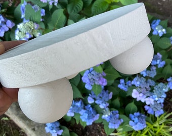 1- 5” Round Plant Riser 3 Round Legs Painted
