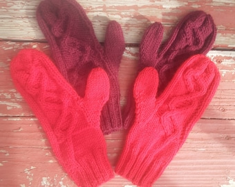 DNA pattern cable knit mittens - red shades