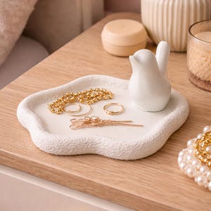 Bandeja para joyas con forma de pájaro / Plato decorativo para anillos / Organizador de tocador hecho a mano / Soporte minimalista para joyas / Regalo para ella