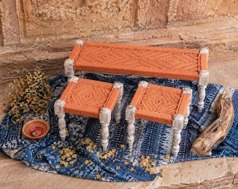 Conjunto de banco Charpai com 2 banquetas, móveis artesanais em corda trançada, assentos rústicos boho, cores personalizadas, Jodhpur, Índia