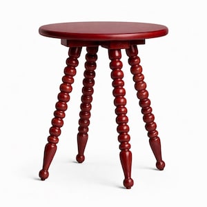 Mesa lateral redonda artesanal em madeira maciça – Móvel com toque boho na cor bordô