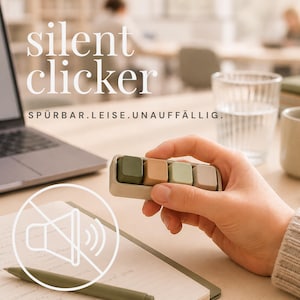 Könnte beinhalten: Ein rechteckiges Silent-Clicker-Gerät mit vier quadratischen Tasten in den Farben Oliv, Beige, Salbei und Sand. Das Gerät zeigt den Text silent clicker und SPÜRBAR.LEISE.UNAUFFÄLLIG. sowie ein weißes Symbol eines stummgeschalteten Lautsprechers.