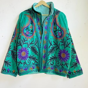 Giacca Suzani vintage ricamata a mano, cappotto verde floreale, giacca boho uzbeka Suzani ricamata, giacca da festival fatta a mano da donna.