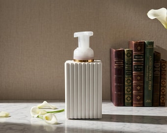 Funda estriada blanca para dispensador de jabón / Decoración de baño Glace Blanche / Accesorio minimalista para tocador