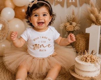 Personalisiertes Kind T-Shirt Spruch & Zahl | Geburtstagsshirt Mädchen Junge | 1.Geburtstag Shirt | Kinder Shirt und Body | Geschenk Art