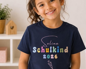 Personalisiertes Schulkind Shirt 2026 mit Namen – Einschulungs Outfit Kinder – T-Shirt zur Einschulung mit Schultüte