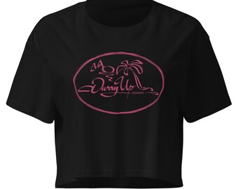 Top corto streetwear da donna – DurryUp™ | Stampa logo magenta | T-shirt corta beige | Stile estivo casual | Nessuna regola. Solo stile.