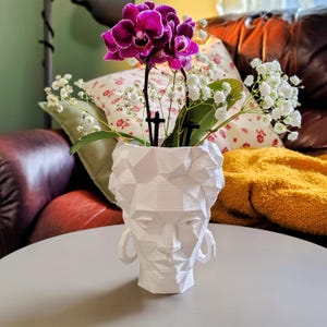 Modern Geometric Face Vase | Abstract Cubist Head Planter | Minimalist White Ceramic Decor | Surrealist Bust Statue | Aesthetic Flower Pot
