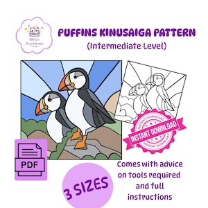 Puede incluir: Un patrón PDF digital para una manualidad Kinusaiga con dos frailecillos. La imagen muestra una versión a color y una versión en blanco y negro. El texto incluye "PUFFINS KINUSAIGA PATTERN (Intermediate Level)", "INSTANT DOWNLOAD", "3 SIZES" y "Comes with advice on tools required and full instructions".
