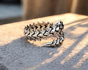 Gothic Ring Spine Silber Skeleton Ring Einstellbar Offener Ring Punk Y2K Schmuck Unisex Statement Ring Edgy Gothic Geschenk
