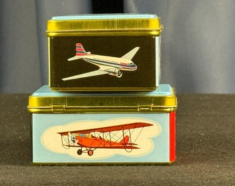 Seltene, neuwertige Braniff Airways Schokoladendose aus der Zeit um 1960 – ein Sammlerstück aus der Jet-Ära der Fluggesellschaften, hergestellt in Holland.