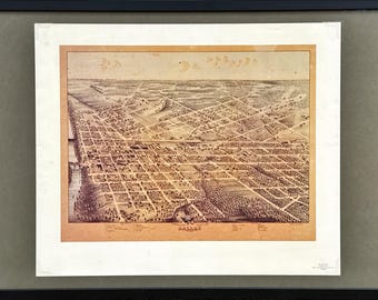 Gerahmte Vogelperspektivenkarte von Dallas, Texas, aus dem Jahr 1872 – Sonderausgabe der Historic Preservation League – 31 x 22 cm großes, gerahmtes Wandbild