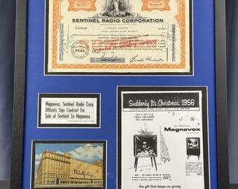 Sentinel Radio-Aktienzertifikat-Collage, gerahmt | Originalzertifikat von 1956, Titche-Goettinger-Postkarte aus Dallas, Magnavox-Geschichtsausstellung