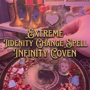 Könnte beinhalten: Eine Anordnung von Zauberzutaten, darunter getrocknete Blumen, Kristalle und Schmetterlinge, wird auf einem dekorativen Tablett präsentiert. Der Text "EXTREME IDENTITY CHANGE SPELL INFINITY COVEN" ist auf dem Bild überlagert. Mehrere Gläser und Kerzenhalter sind ebenfalls zu sehen.