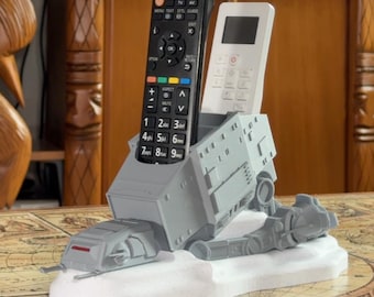 Sci Fi Walker Fernbedienungshalter Schreibtisch Organizer TV Fernbedienung Stand Gaming Schreibtisch Zubehör Nerd Decor Geschenk