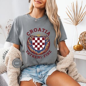 Kroatien Fußballfan T-Shirt, Vintage WM 2026 Grafik-T-Shirt, Unisex, Kroatien Checker Shield Vatreni Fire T-Shirt, Kroatisches Wappen-T-Shirt Bild 4