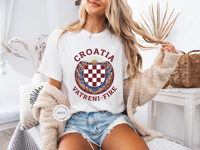 Kroatien Fußballfan T-Shirt, Vintage WM 2026 Grafik-T-Shirt, Unisex, Kroatien Checker Shield Vatreni Fire T-Shirt, Kroatisches Wappen-T-Shirt Bild 10