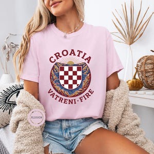 Kroatien Fußballfan T-Shirt, Vintage WM 2026 Grafik-T-Shirt, Unisex, Kroatien Checker Shield Vatreni Fire T-Shirt, Kroatisches Wappen-T-Shirt Bild 13