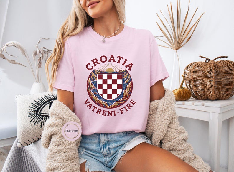 Kroatien Fußballfan T-Shirt, Vintage WM 2026 Grafik-T-Shirt, Unisex, Kroatien Checker Shield Vatreni Fire T-Shirt, Kroatisches Wappen-T-Shirt Bild 13