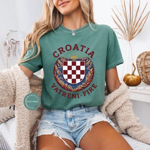 Kroatien Fußballfan T-Shirt, Vintage WM 2026 Grafik-T-Shirt, Unisex, Kroatien Checker Shield Vatreni Fire T-Shirt, Kroatisches Wappen-T-Shirt Bild 11