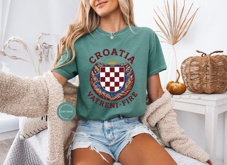 Kroatien Fußballfan T-Shirt, Vintage WM 2026 Grafik-T-Shirt, Unisex, Kroatien Checker Shield Vatreni Fire T-Shirt, Kroatisches Wappen-T-Shirt Bild 11