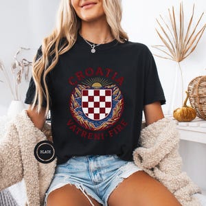 Kroatien Fußballfan T-Shirt, Vintage WM 2026 Grafik-T-Shirt, Unisex, Kroatien Checker Shield Vatreni Fire T-Shirt, Kroatisches Wappen-T-Shirt Bild 6