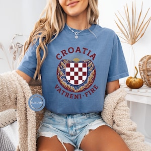 Kroatien Fußballfan T-Shirt, Vintage WM 2026 Grafik-T-Shirt, Unisex, Kroatien Checker Shield Vatreni Fire T-Shirt, Kroatisches Wappen-T-Shirt Bild 7