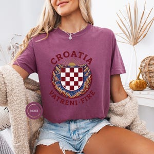Kroatien Fußballfan T-Shirt, Vintage WM 2026 Grafik-T-Shirt, Unisex, Kroatien Checker Shield Vatreni Fire T-Shirt, Kroatisches Wappen-T-Shirt Bild 12