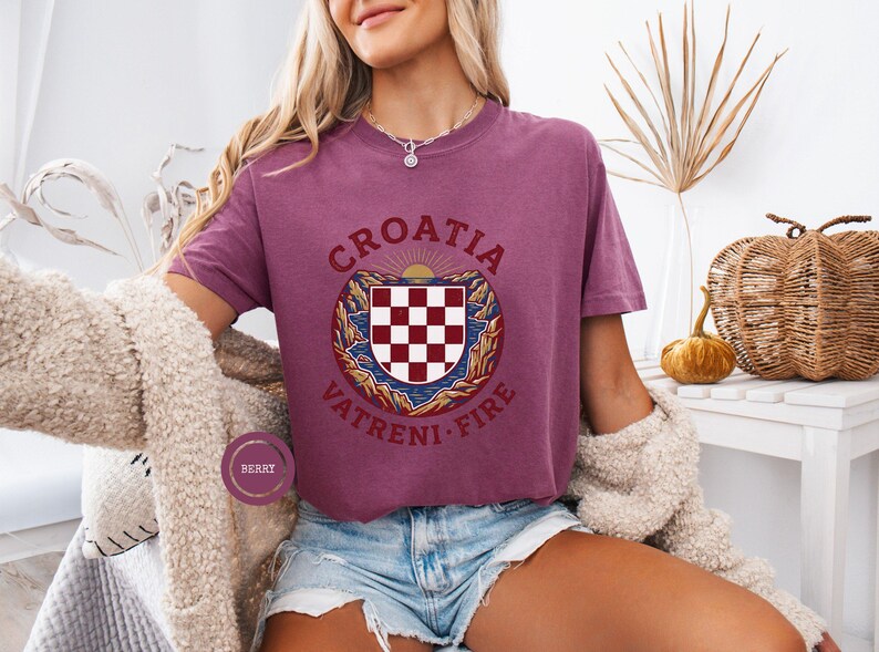 Kroatien Fußballfan T-Shirt, Vintage WM 2026 Grafik-T-Shirt, Unisex, Kroatien Checker Shield Vatreni Fire T-Shirt, Kroatisches Wappen-T-Shirt Bild 12