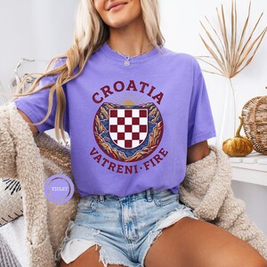 Kroatien Fußballfan T-Shirt, Vintage WM 2026 Grafik-T-Shirt, Unisex, Kroatien Checker Shield Vatreni Fire T-Shirt, Kroatisches Wappen-T-Shirt Bild 8