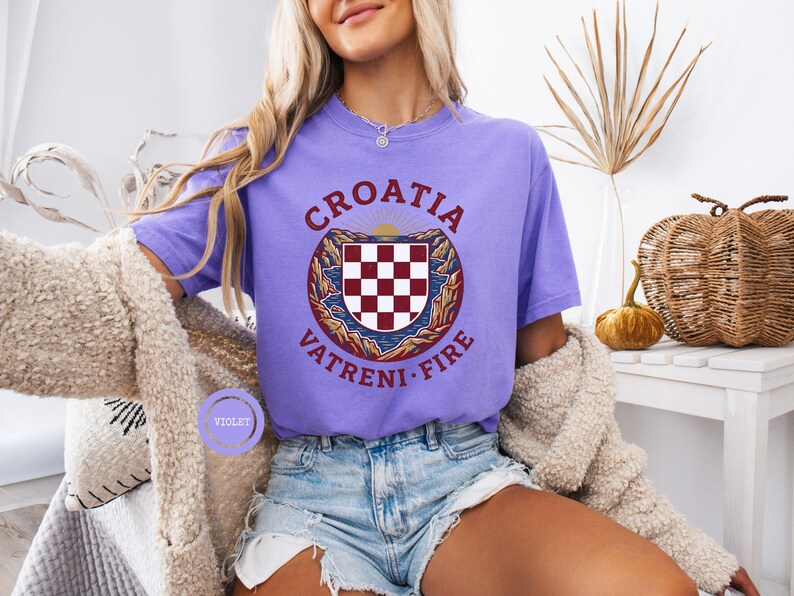 Kroatien Fußballfan T-Shirt, Vintage WM 2026 Grafik-T-Shirt, Unisex, Kroatien Checker Shield Vatreni Fire T-Shirt, Kroatisches Wappen-T-Shirt Bild 8